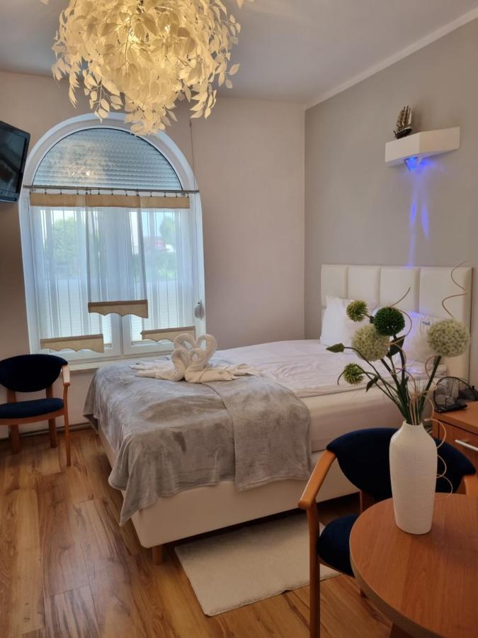 Al Mare-Villa Z Klimatyzacja Устроне-Морське Екстер'єр фото